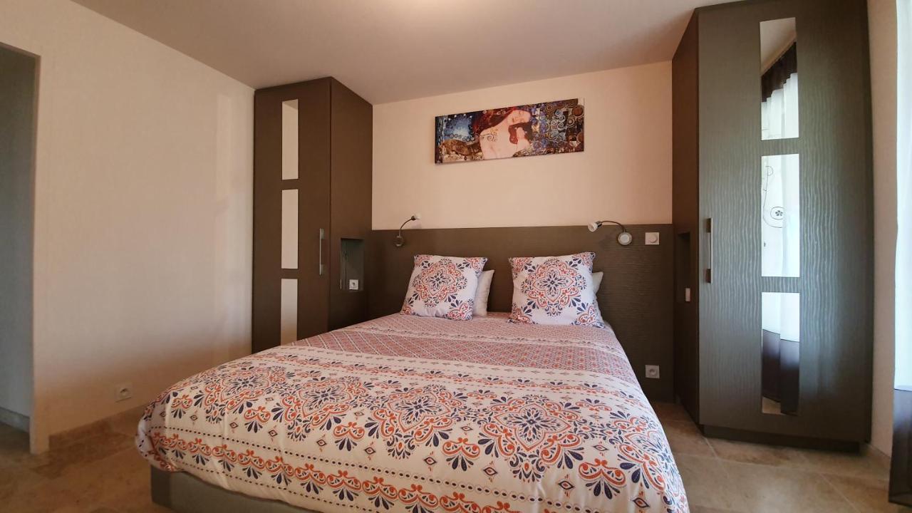 Hotel Domaine Du Cardou Puy-lʼÉvêque Esterno foto