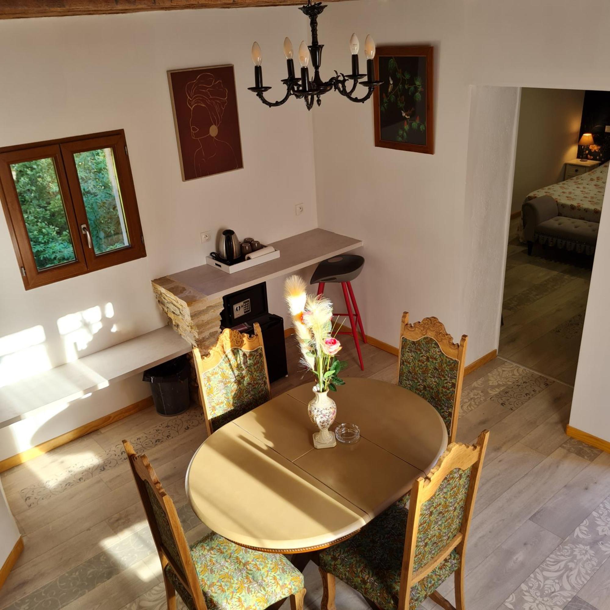 Hotel Domaine Du Cardou Puy-lʼÉvêque Esterno foto